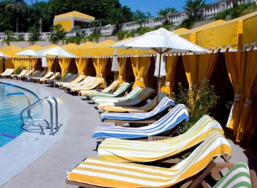 Picture of OXFORD TROPICAL STRIPE POOL TOWELS 32X70 COLLECTION